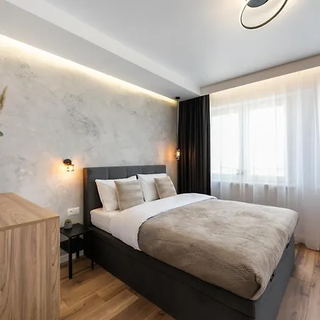 Luksusowy Apartament Nad Balatonem شقة وارسو