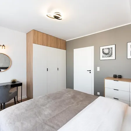 Luksusowy Apartament Nad Balatonem شقة وارسو